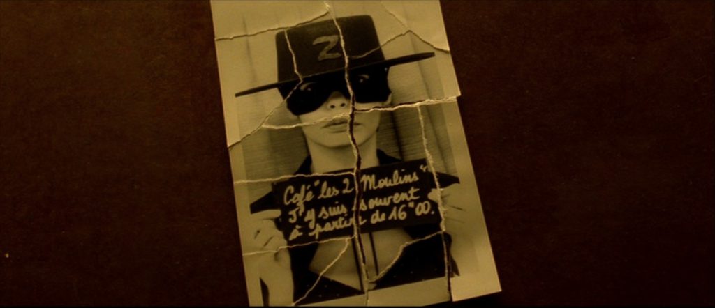 Amélie Poulain, photo déchirée en déguisement de Zorro comportant adresse du café des 2 Moulins pour Nino.